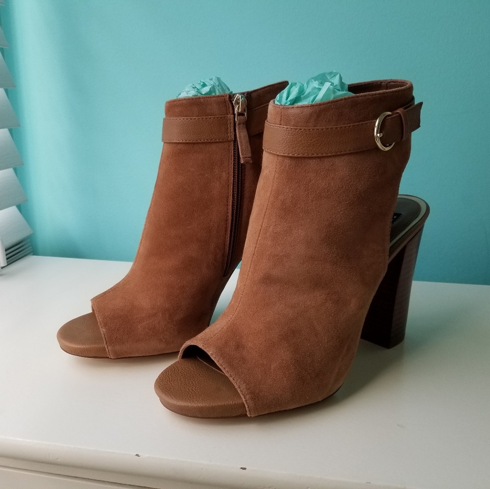 White House Black Market Liam shootie size 10